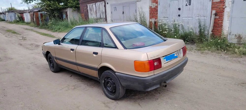 Автомобиль Audi 80 B3