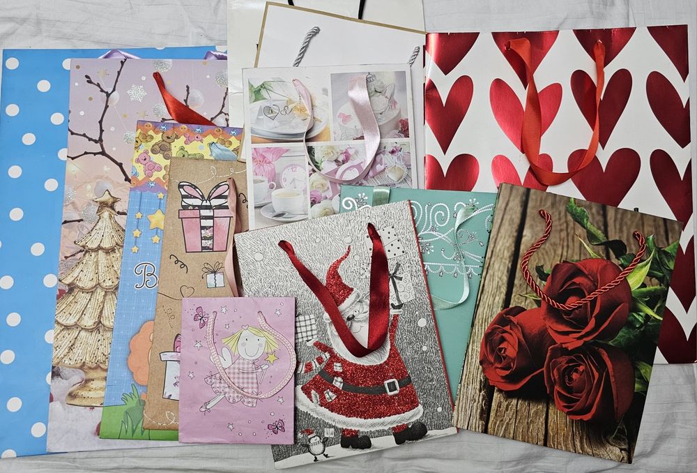 Пакеты праздничные, коробки подарочные бумажные разных размеров