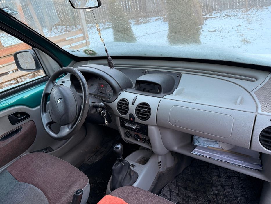 Vând Renault Kangoo pentru dezmembrare / piese