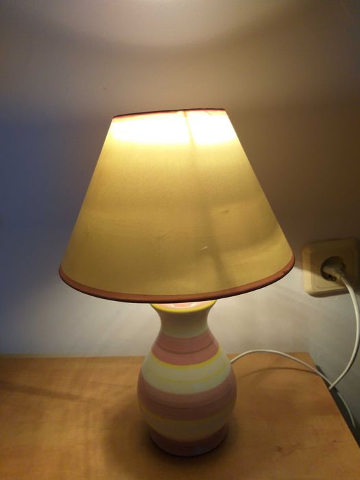 Елегантна нощна лампа