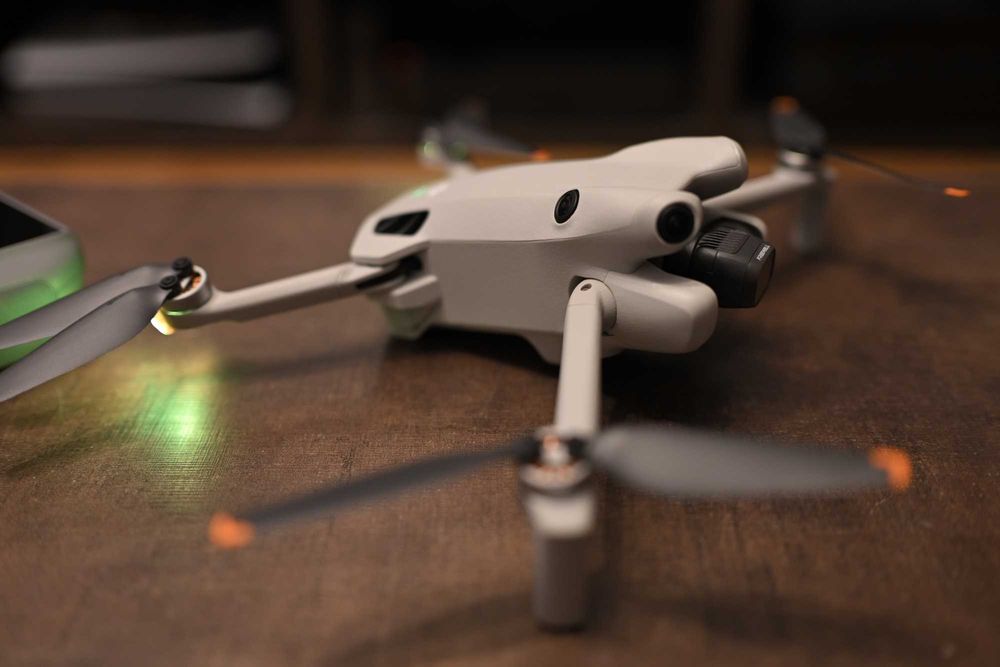 DJI Mini 4 Pro Drona 4 K Fly More Combo + DJI RC 2 + filtre Freewell!