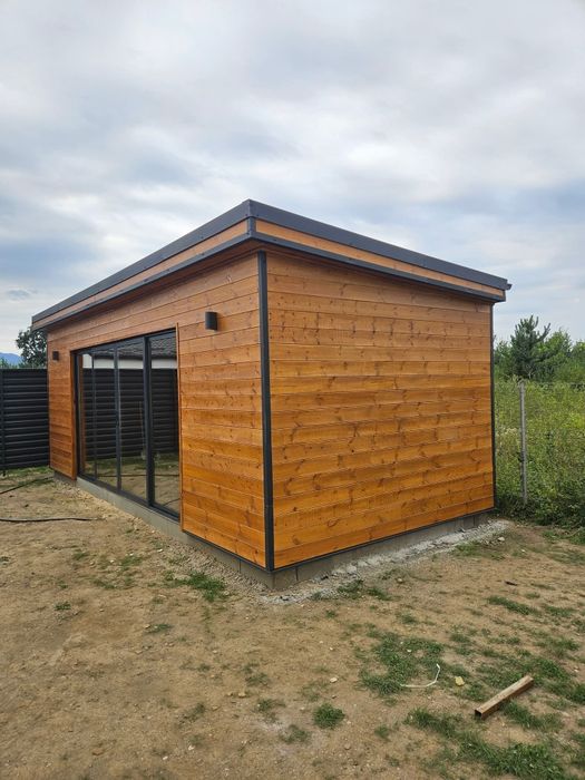 Dacă ai un pământ în grădină , cumpără de la noi o căsuță și pe lângă ea pui piatră decorativă