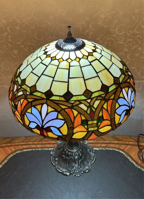 Lampă Tiffany *** vintage / antic / vechi / retro ***