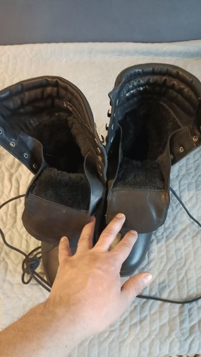 Продаю Унты и Берцы