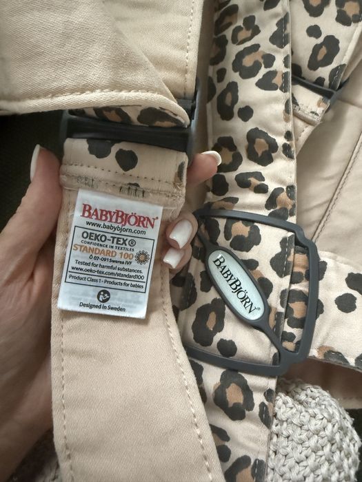 Marsupiu ergonomic copilasi BabyBjörn – imprimeu leopard