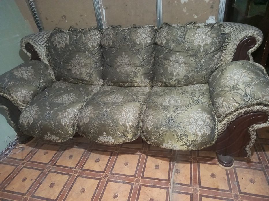 Продам диван 7000. Без клопов  чистый.