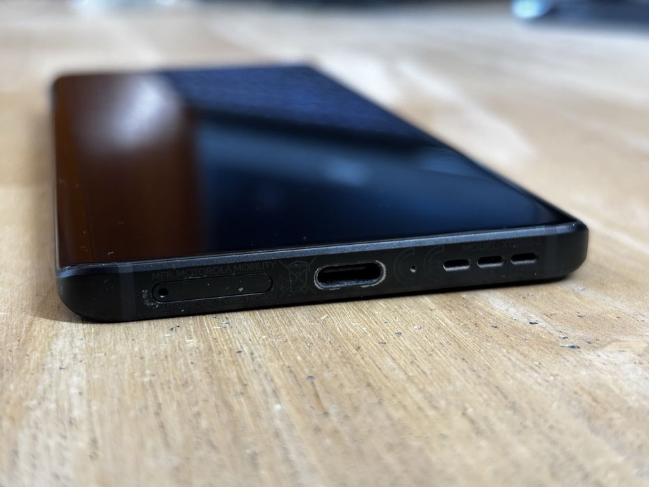 КАТО НОВ - Motorola Edge 40 5G 256GB, 8GB RAM, OLED 144Hz