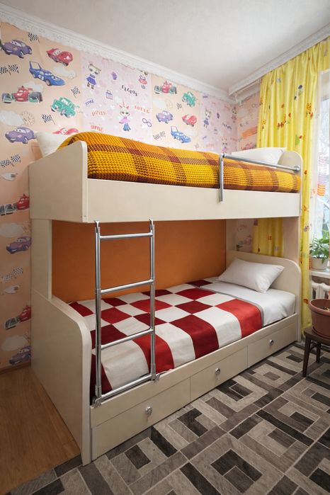 Кровать двухспальная.