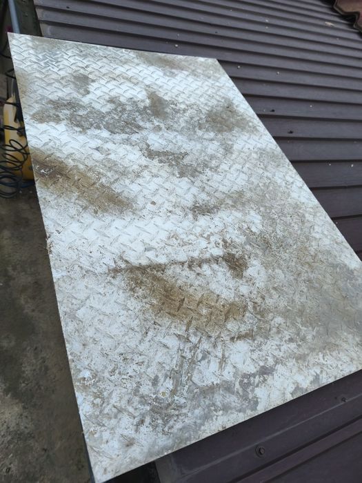 Tabla striată din aluminiu 63x100 cm