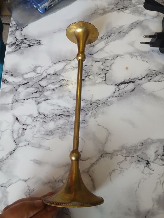 Vând suport pentru lumânare din alama