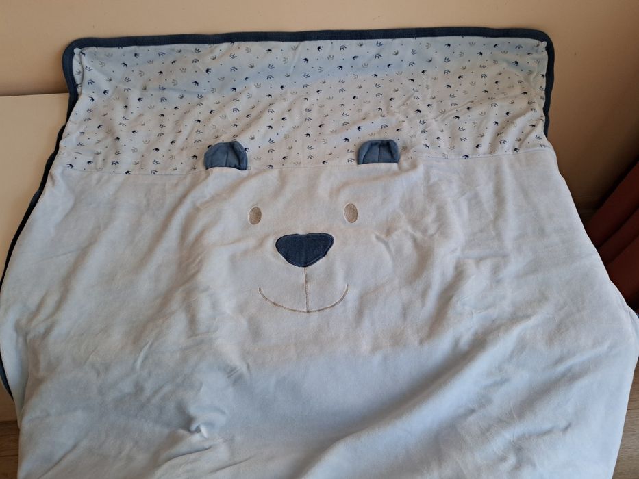 Порт бебета в бяло и синьо