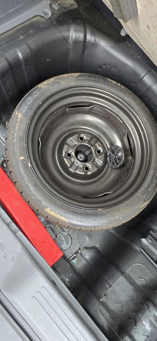 Hyundai  Резервна гума, 4 100 Патерица 115 70 15