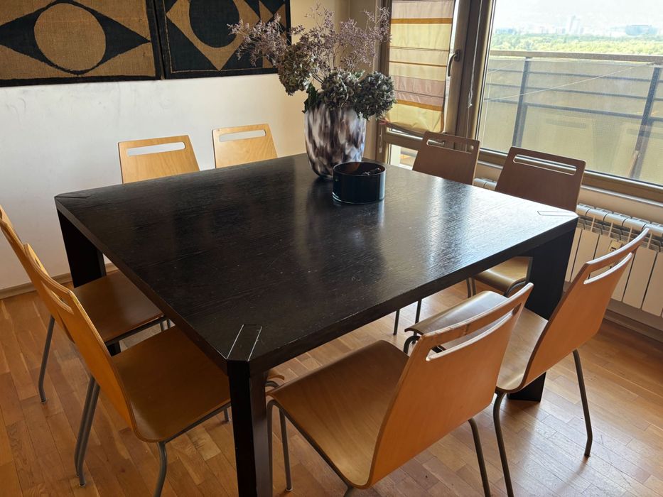 Дървена маса за хранене