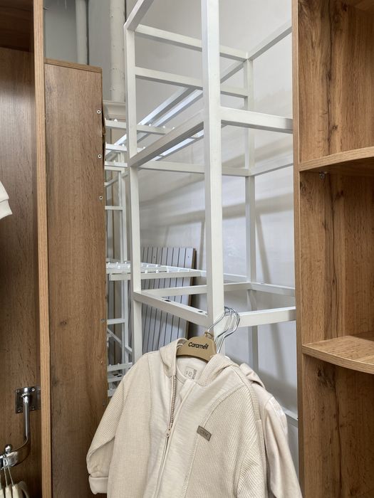 Мебель для магазина одежды