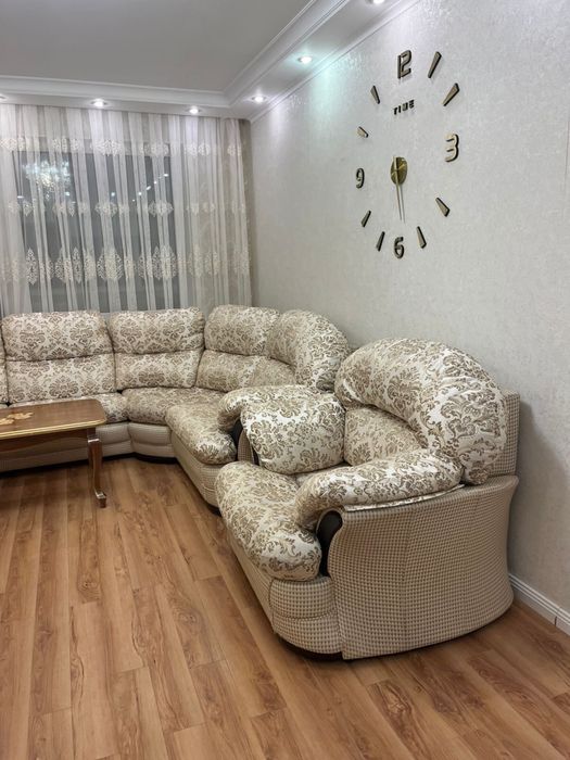 Продам диван угловой с креслом