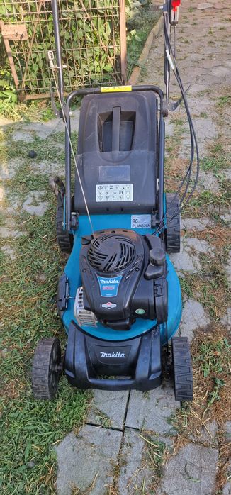 Makita tuns iarba
