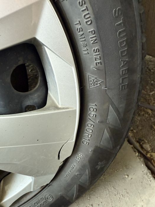 185/60 R15 — зимние шины Срочно!