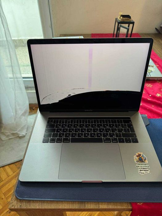 Продавам Apple MacBook Pro 15" (2018)