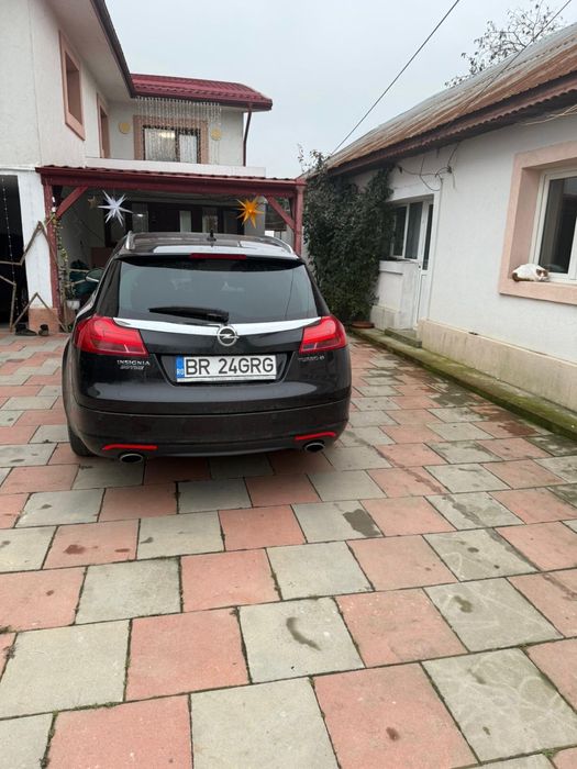Opel Insignia 2010 2.0 L benzina turbo 4 x 4 xenon  stare foarte buna