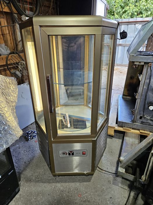 Хладилна Витрина за Торти и сладкарски изделия Въртяща се на 4 нива ше