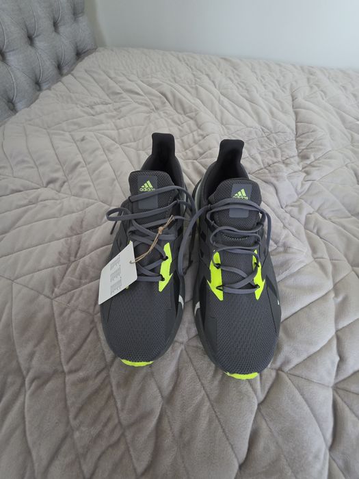 Продам оригинальные кроссовки Adidas