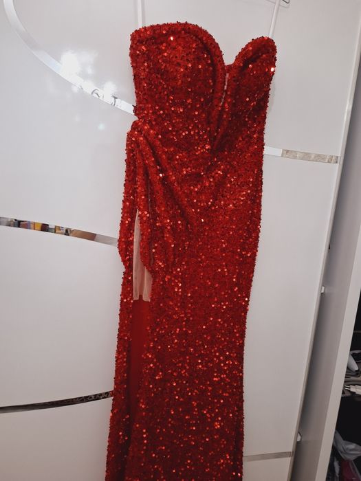 Rochie roșie superba
