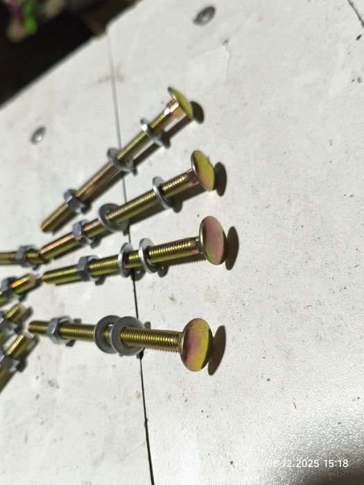 Болты мебельные в сборе