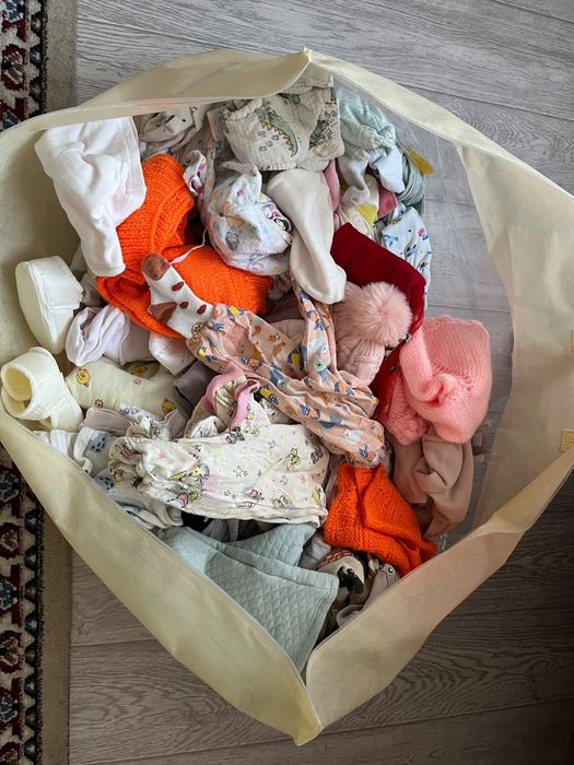 Отдам даром вещи для новорожденных для девочки