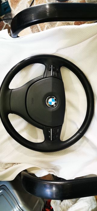 Продавам волан с еърбег за BMW F10/F11
