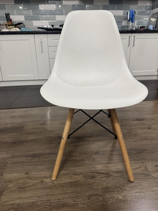 Кухоные стулья белые