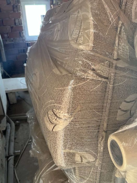 Продавам диван, фолтьойли и табуретки