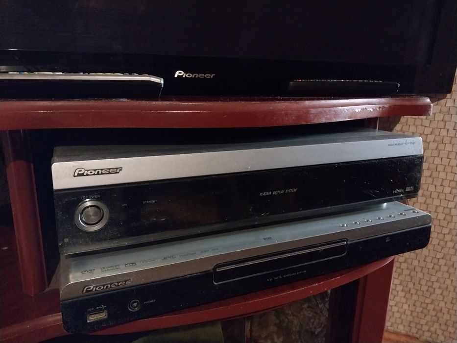 Продам телевизор Пионер оригинал.