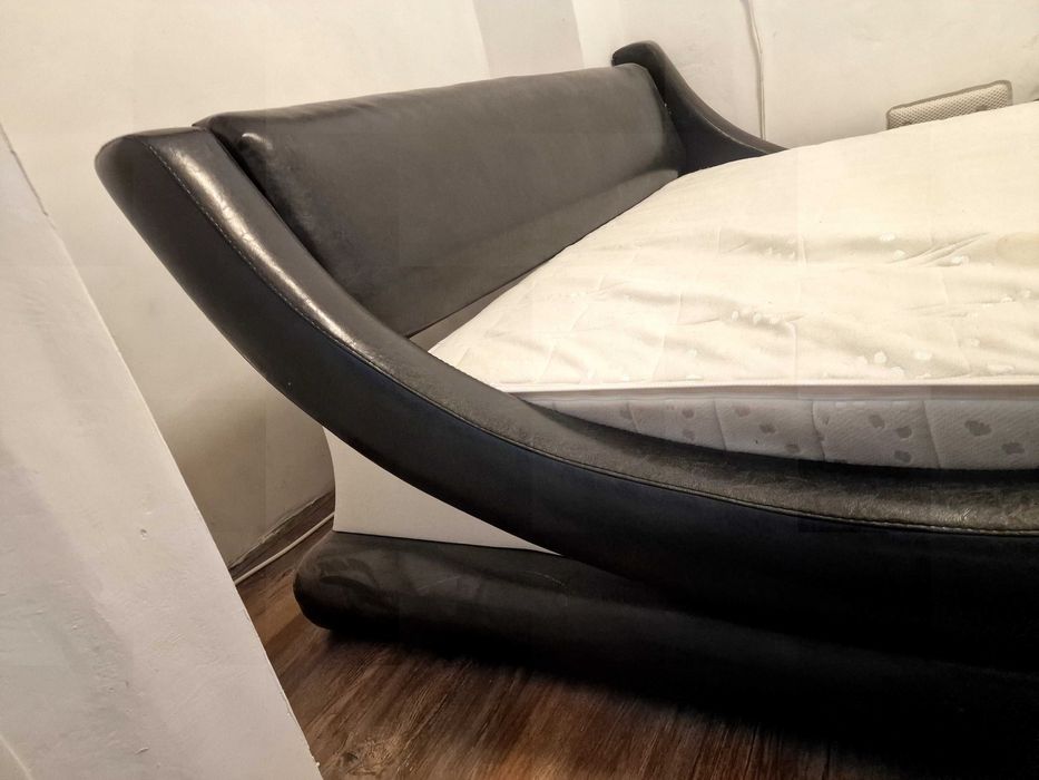 Кожена спалня с матрак