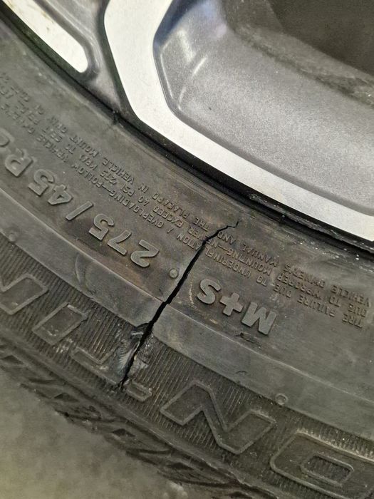 Продавам летни гуми 275/45R21 107H Continental CrossContact LX Sport