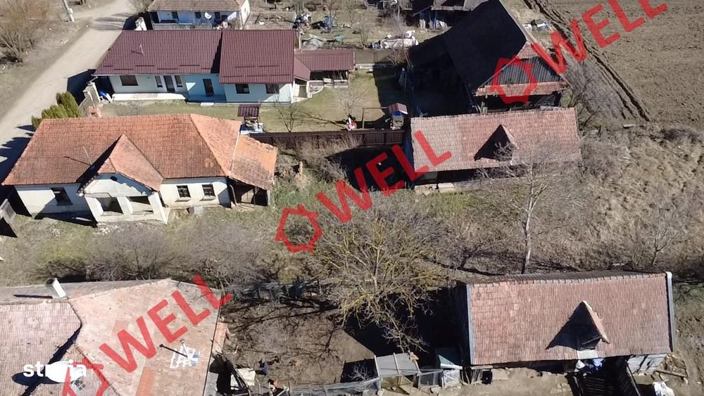 Casă de vânzare în Peteni!