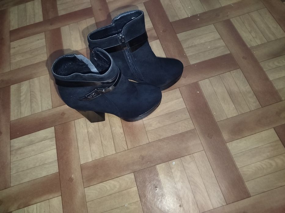 Продам зимние сапожки.