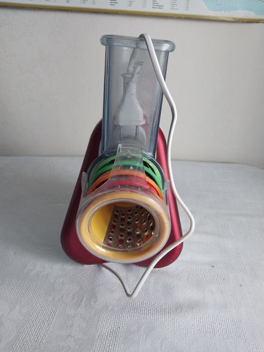 Продам мультирезку Мулинекс