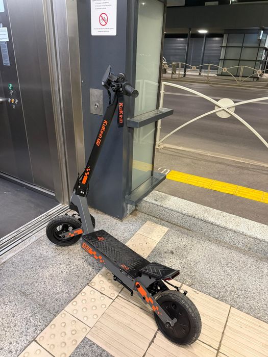Vând trotineta kukirin G2