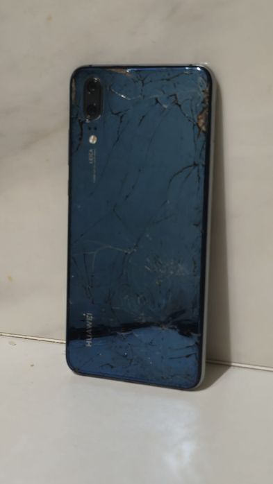 Хуавей п20 Астана, надо заменить крышку, и дисплей