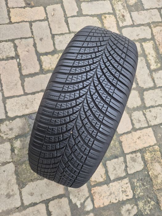 O bucată 205/55 R16 M+S iarnă - una Dunlop Goodyear