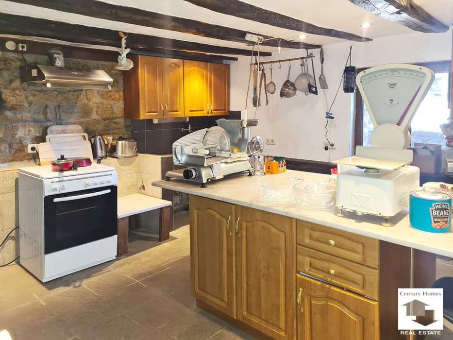 Продава се Къща в с. Моравица, Област Търговище - 300 кв.м за 817 €/кв.м - Снимка #3