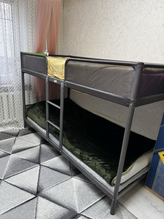 Продам двухъярусную кровать IKEA