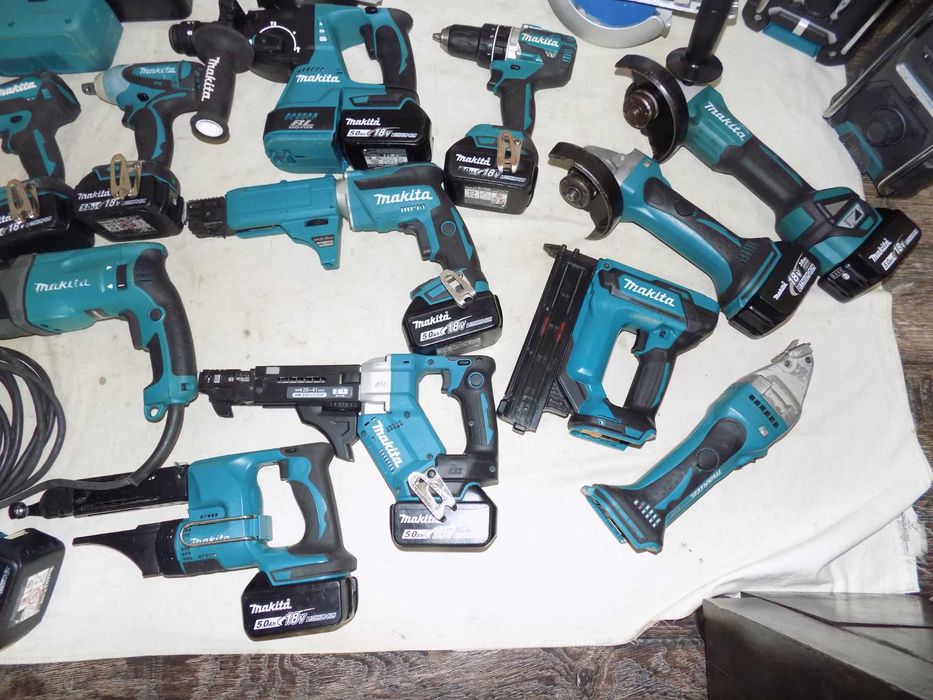 Scule Makita 18V  si  scule Makita 220V