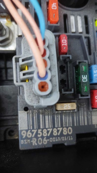 Peugeot / Citroen Fuse Box BSM Module R06