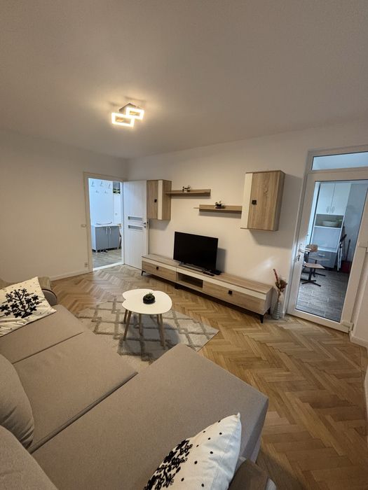 Inchiriez apartament cu 2 camere decomandat