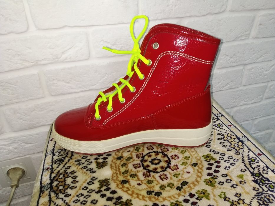 Ботинки новые фирменые vibram