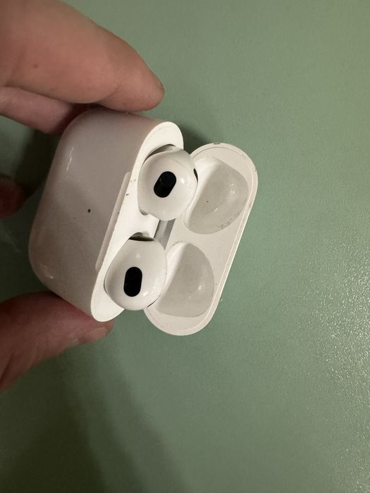 AirPods generatia 3
