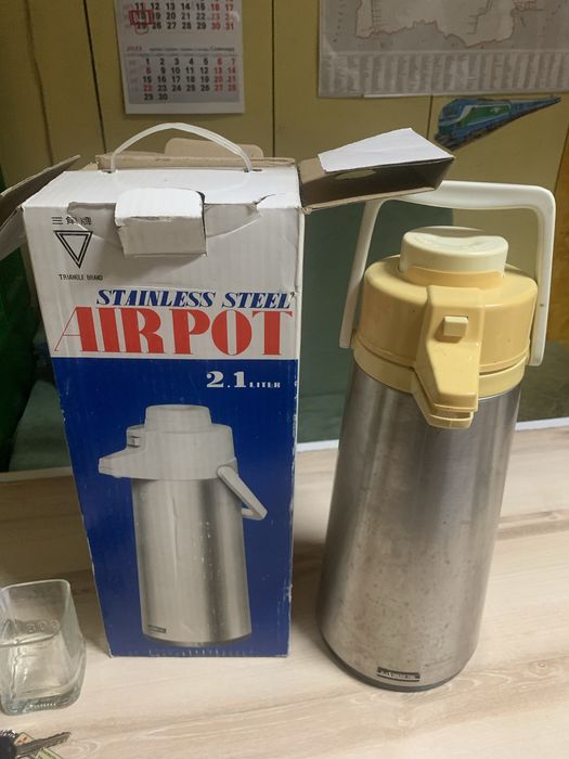 Термус 2.1 литра с помпа.