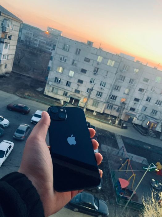Продам Айфон 13