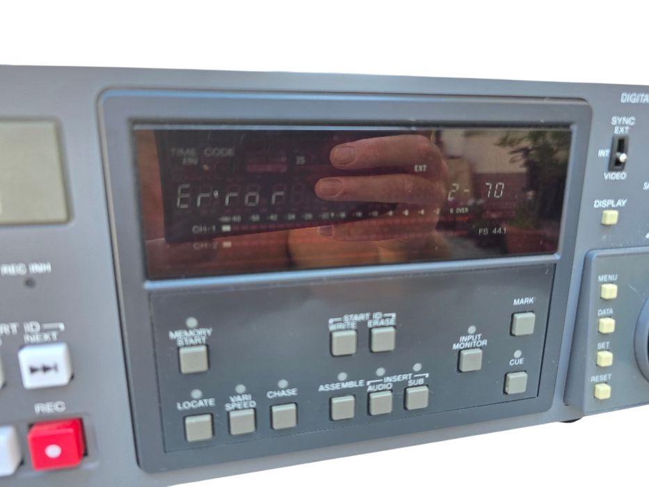 Sony pcm 7030 digital audio recorder
